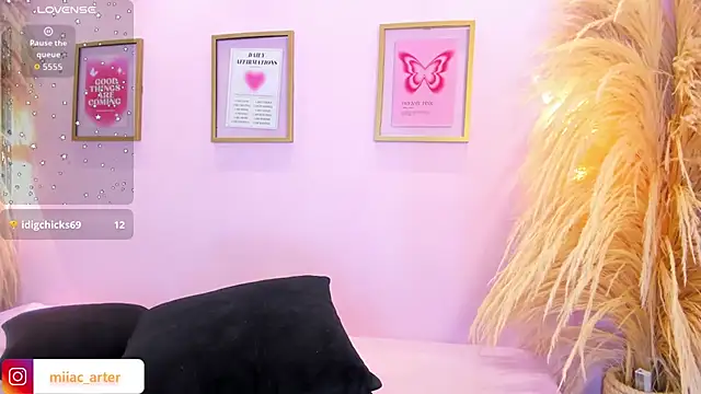 XXX chat uživo modela MiaaCarter_