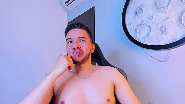 mike_257 Chat XXX live