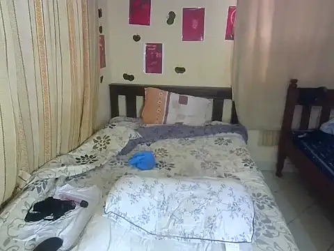 -Rosy Adlı Modelin Canlı XXX Sohbeti
