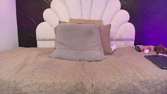 _MiaBrown_ Adlı Modelin Canlı XXX Sohbeti