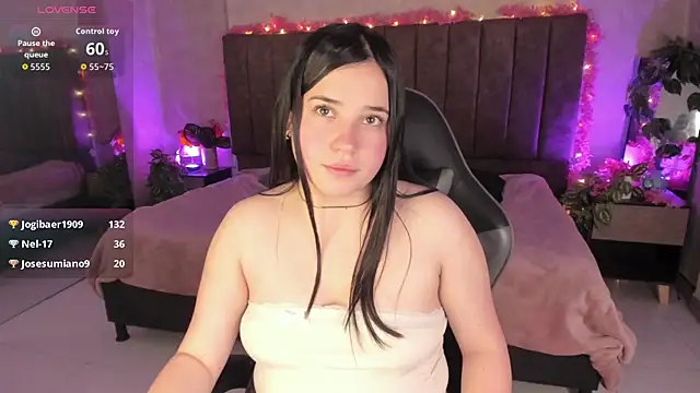 Julieth_Caandy élő XXX-chatje
