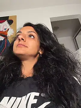 Sinnmara Adlı Modelin Canlı XXX Sohbeti