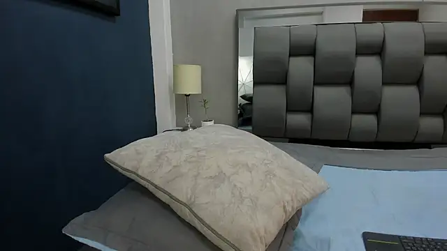 Charlie___Musk Adlı Modelin Canlı XXX Sohbeti