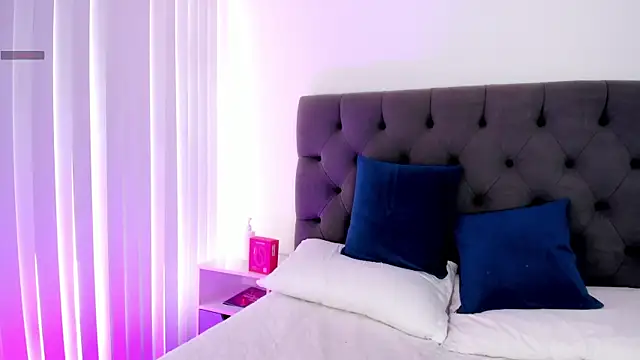 VictoriaParkeer's Live XXX Chat
