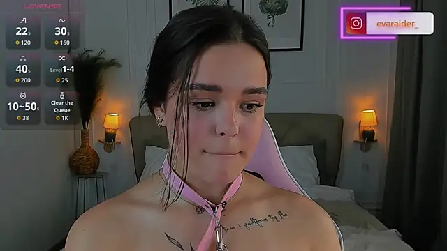 EvaRaider's Live XXX Chat