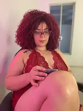 צ'אט XXX בשידור חי של Leyah__