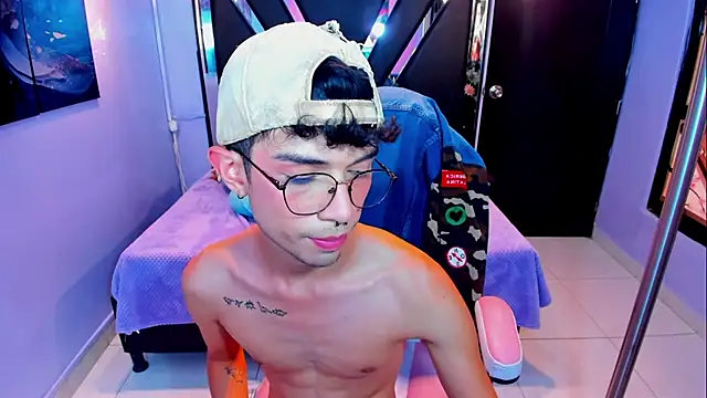 LiamHeatx 라이브 XXX 채팅