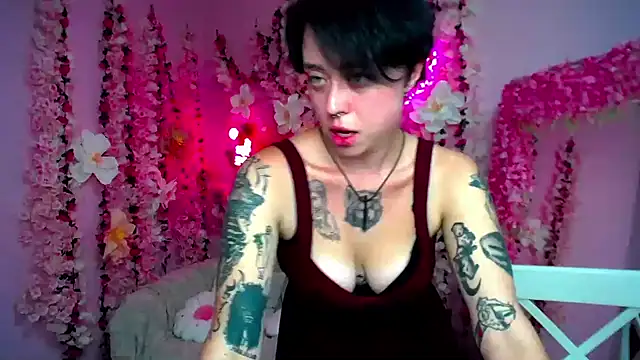 Adelin_R Adlı Modelin Canlı XXX Sohbeti