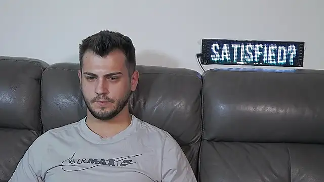 צ'אט XXX בשידור חי של CrazyDom1