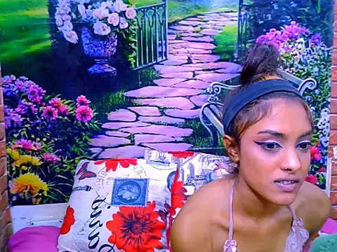 IndianPretty14u2Luv's Live XXX Chat