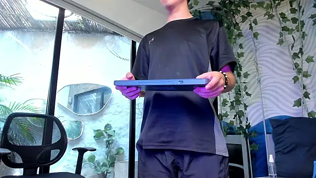 AxelStong's Live XXX Chat
