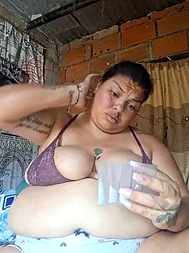 Juli_Powl Chat XXX in diretta