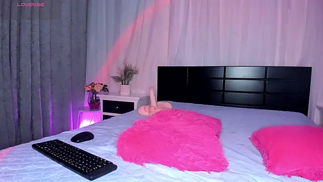 Evolet_Bee Adlı Modelin Canlı XXX Sohbeti