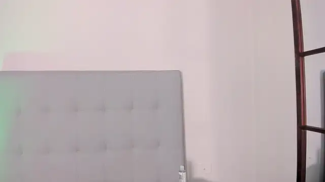 XXX chat uživo modela lexarouxx_