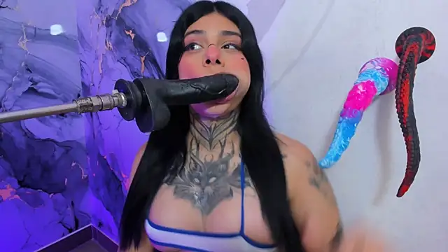 Emily_Evo live XXX chat