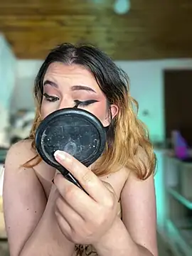 Chat +18 de NikkiNix ao vivo