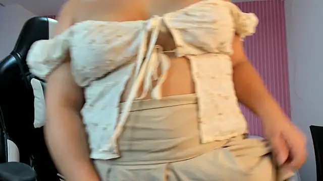 XXX chat uživo modela samy_19_