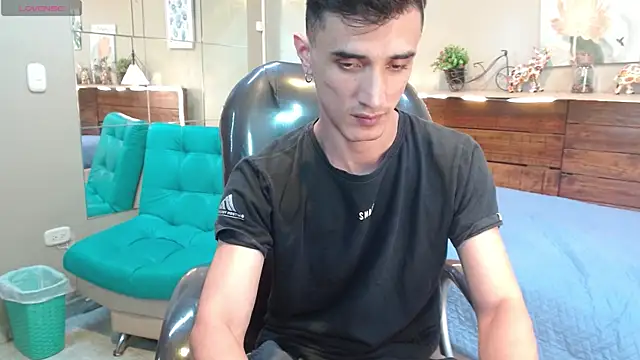 FelipeFriendly Chat XXX live