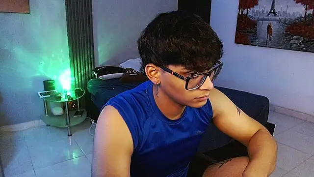 Mr_yisuzz Live XXX-Chat