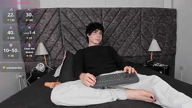 DemonFoxx live XXX chat