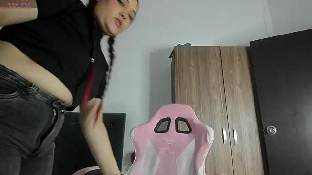 julinee_smithh Chat XXX live
