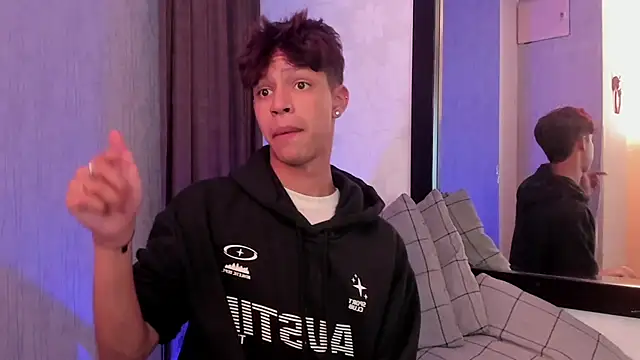 Chat XXX en directo de Ethan_qop