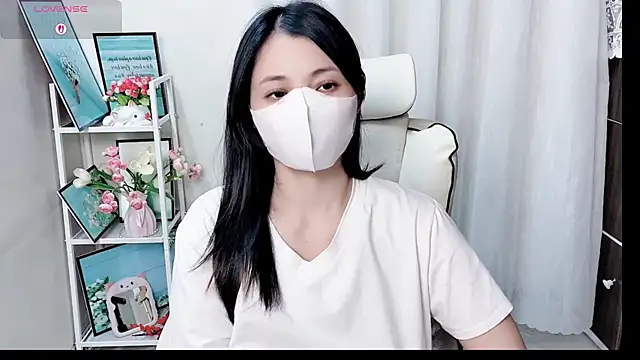 Chat XXX en directo de Clover_Nhi