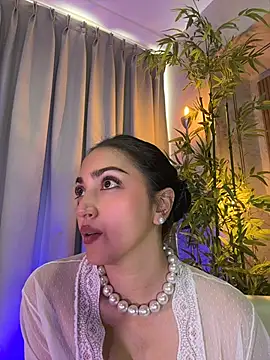 XXX chat uživo modela LIAH_IZUMI