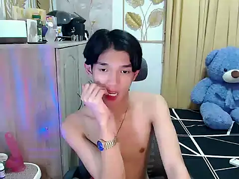 urasian_john18's Live XXX Chat