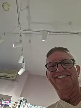 Show modela Robotnikm na web-kameri