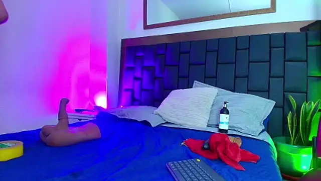 EllenaBoobs_ Adlı Modelin Canlı XXX Sohbeti