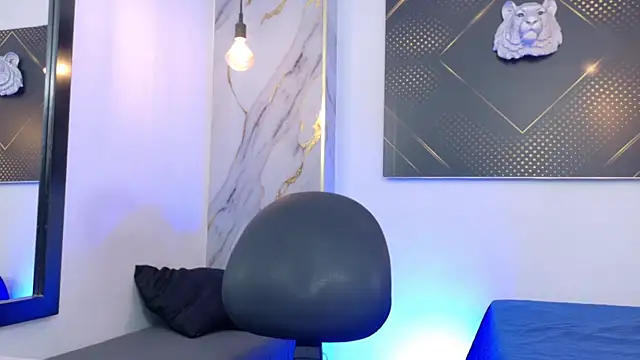theronnyone XXX чат на живо