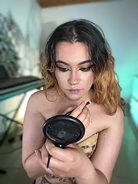 NikkiNix Adlı Modelin Canlı XXX Sohbeti