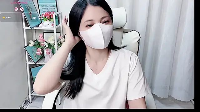 Czat XXX na żywo – Clover_Nhi