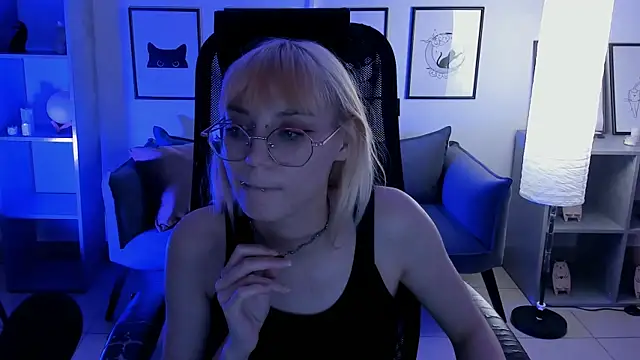 ReminaMeow Chat XXX in diretta