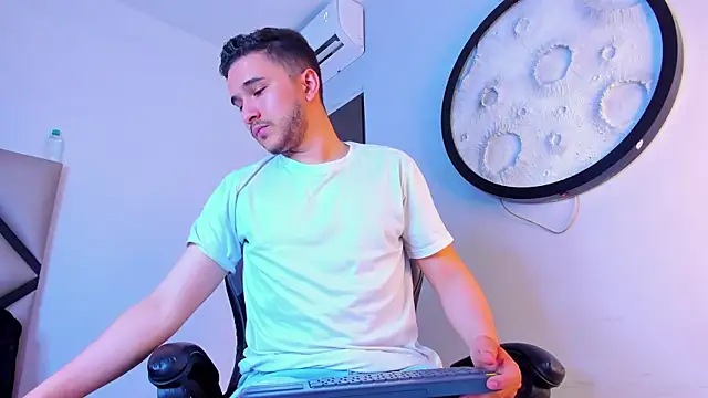 mike_257 élő XXX-chatje