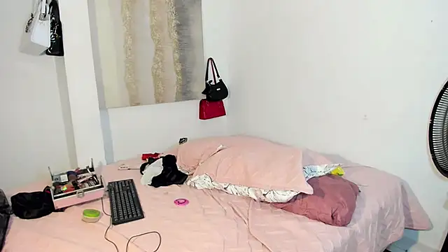 Chat XXX en directo de HUGE_BLACKCOCK