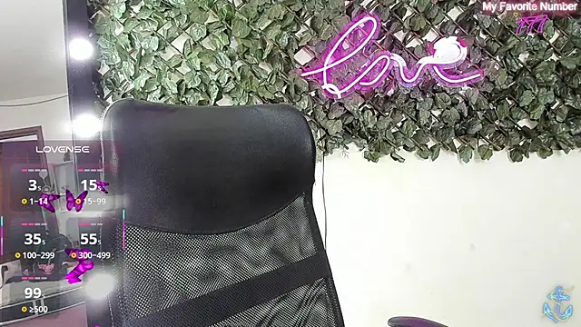 DestinyHills' Live XXX Chat
