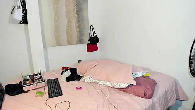 แชท XXX สดของ HUGE_BLACKCOCK