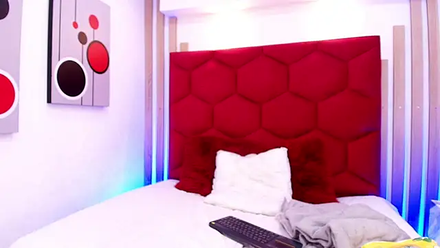 Chat +18 de EmmaJhomson ao vivo
