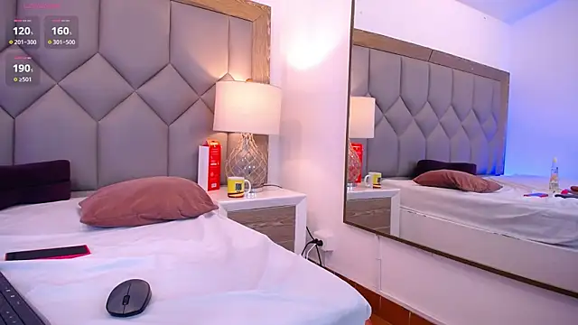 XXX chat uživo modela MiiaDelgado