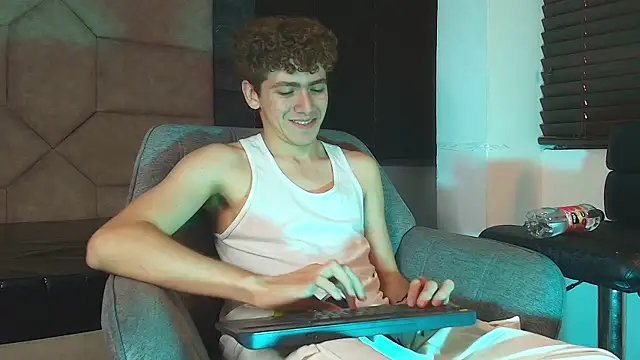 Chat +18 de Tyler_Mcrey ao vivo