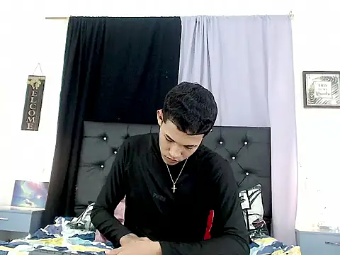 Онлайн чат XXX RoySteven