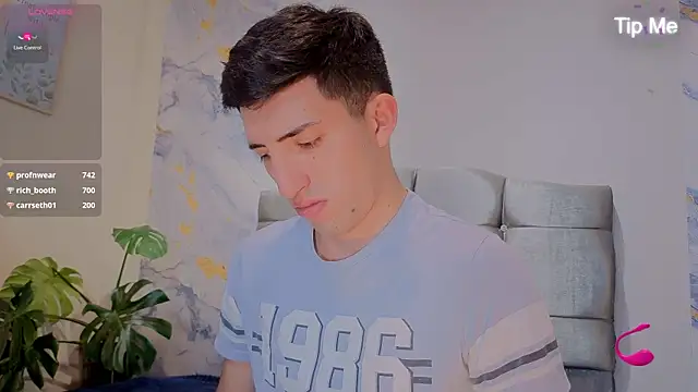 Un_Sluttyy Chat XXX in diretta