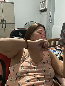 -CLARAMommy- Adlı Modelin Canlı XXX Sohbeti