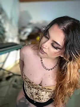 NikkiNix Adlı Modelin Canlı XXX Sohbeti