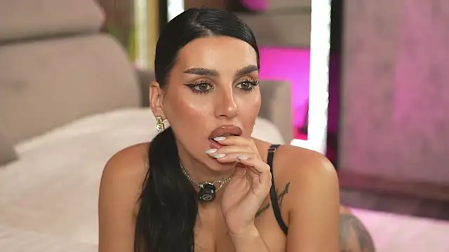 دردشة AmyBlair الجنسية المباشرة