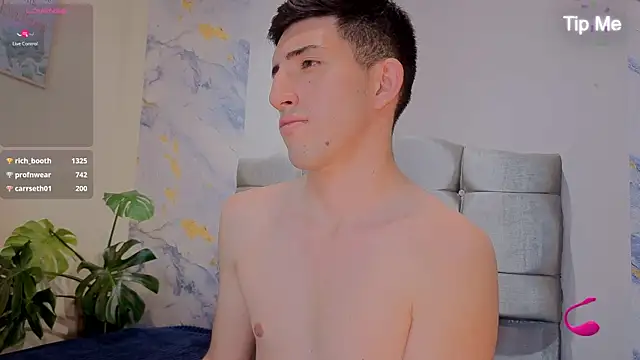 Un_Sluttyy Chat XXX in diretta