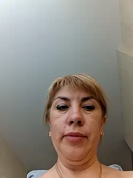 Brionia 现场XXX聊天