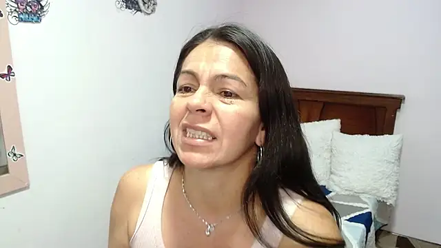 camilavargas_ Adlı Modelin Canlı XXX Sohbeti